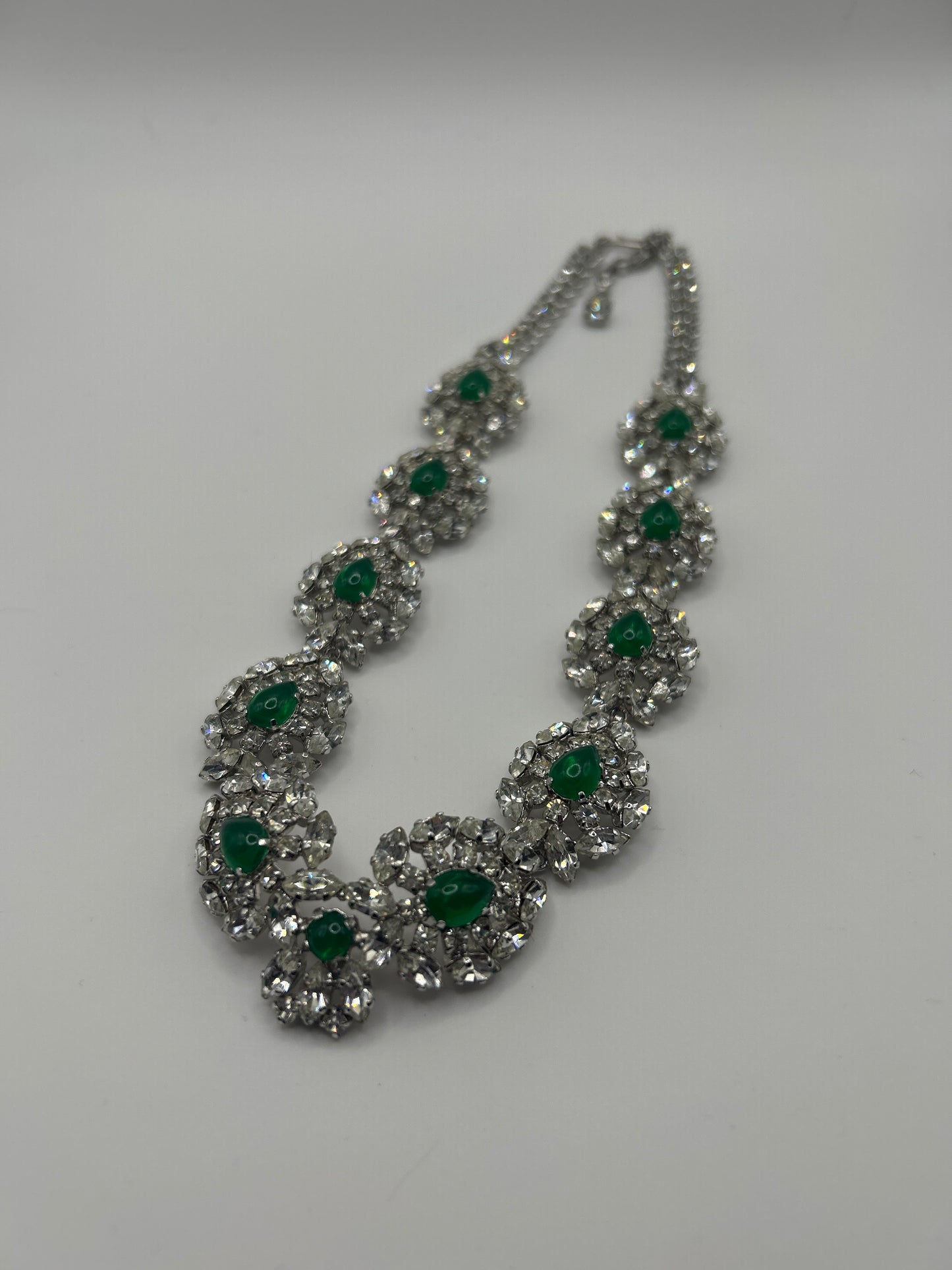 Vintage 1950s green & clear glass crystal necklace.