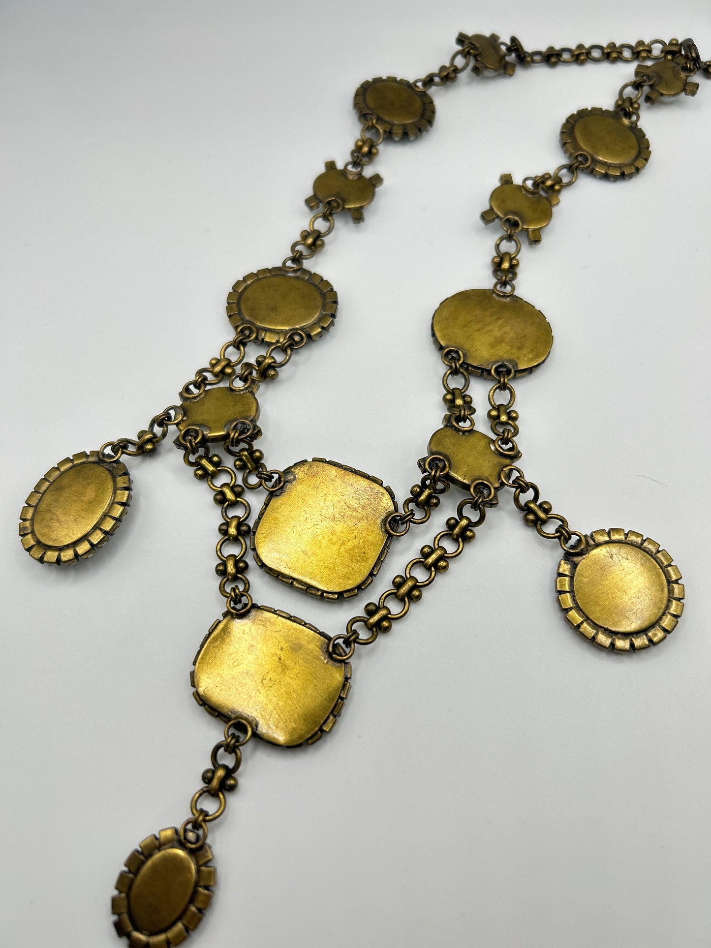Vintage necklace signed Deluxe with Beautiful Cameos & oval faux pearls