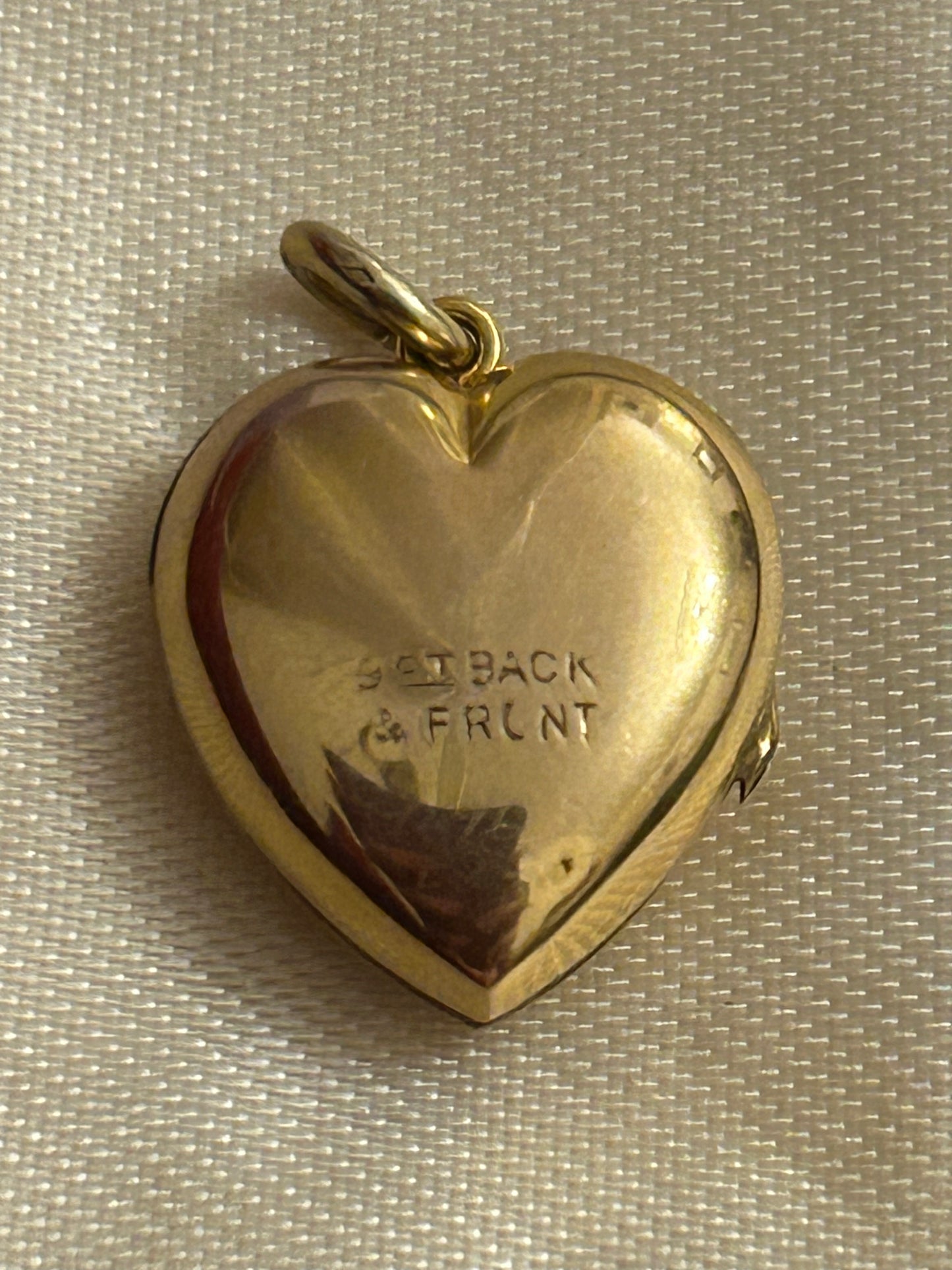 9ct gold vintage heart pendant.