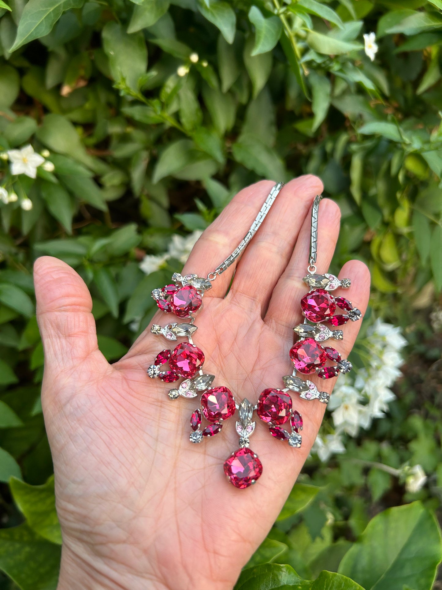 Beautiful pink crystal vintage necklace.
