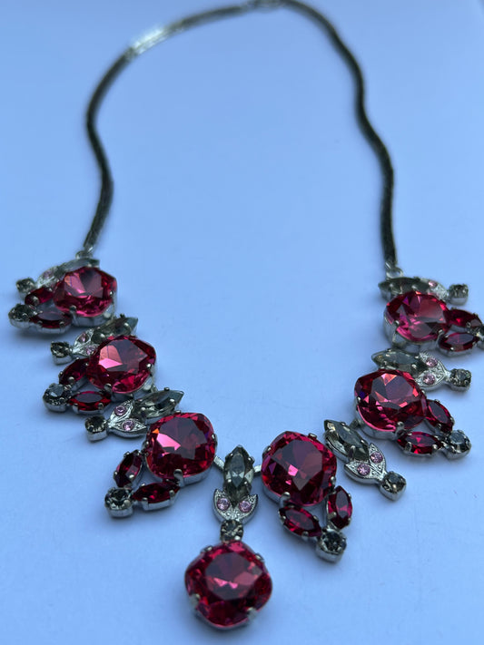 Beautiful pink crystal vintage necklace.