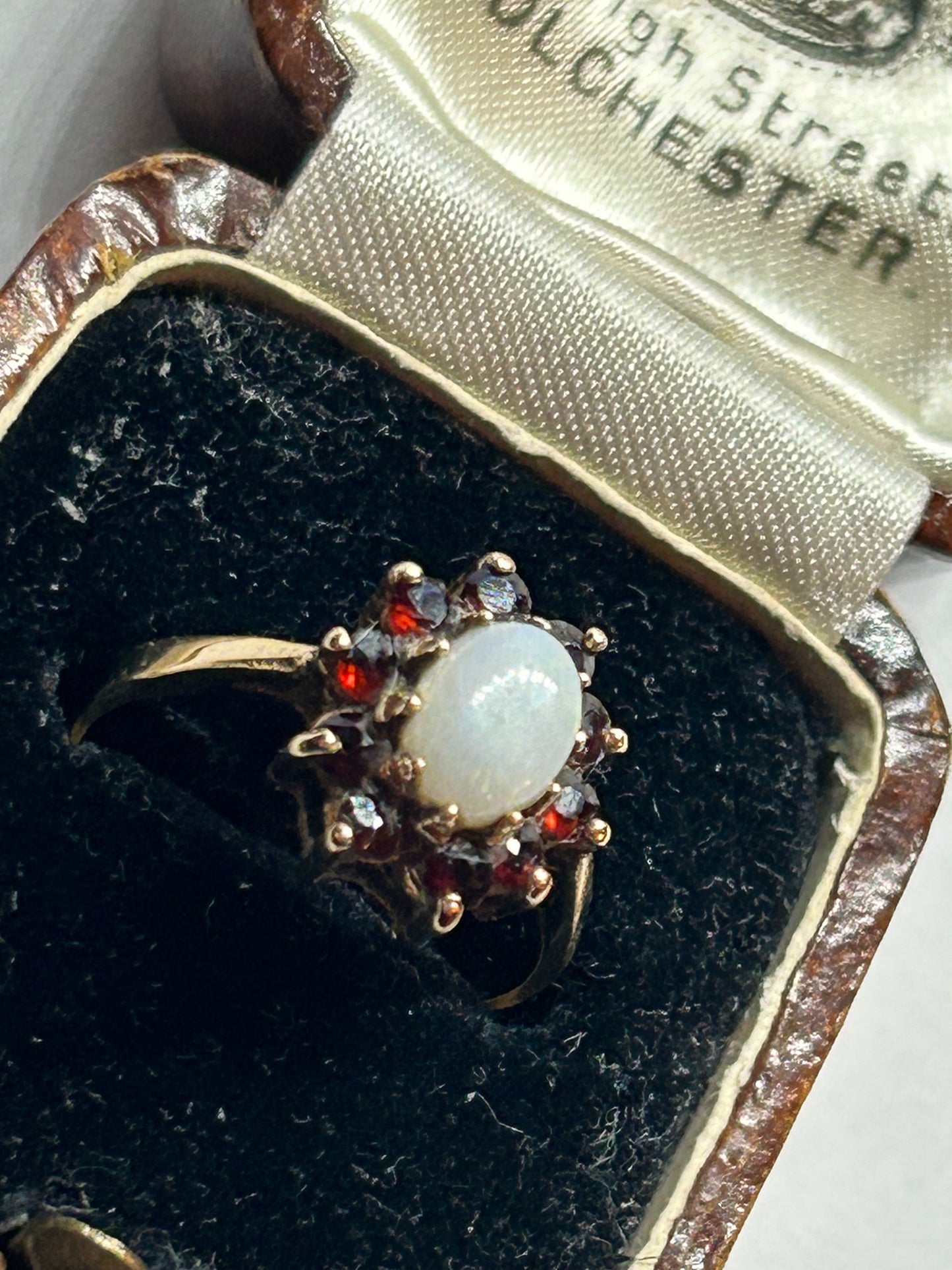 1970s 9ct Gold Opal and Garnet vintage ring. Size M 1/2