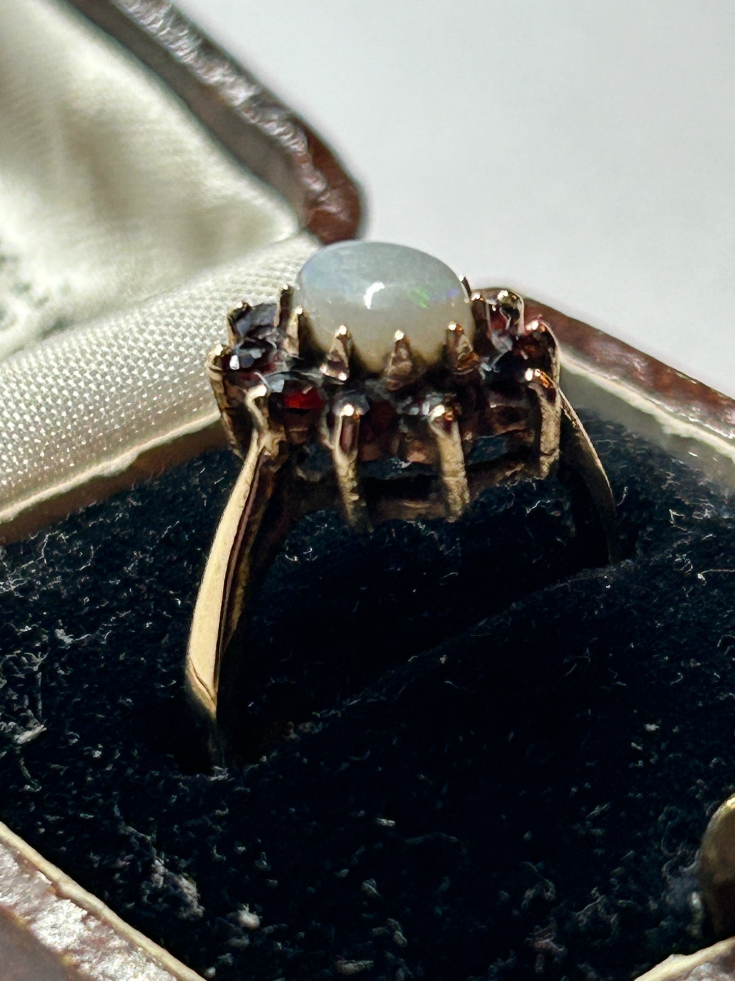 1970s 9ct Gold Opal and Garnet vintage ring. Size M 1/2