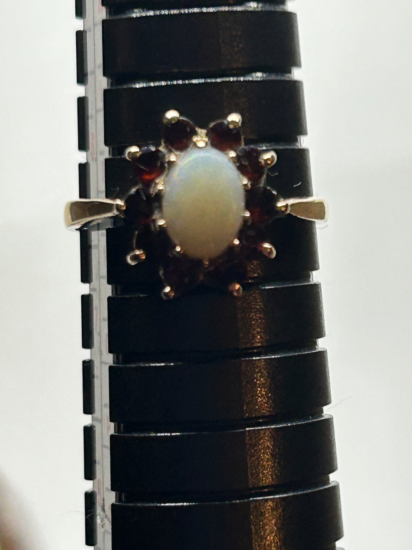 1970s 9ct Gold Opal and Garnet vintage ring. Size M 1/2