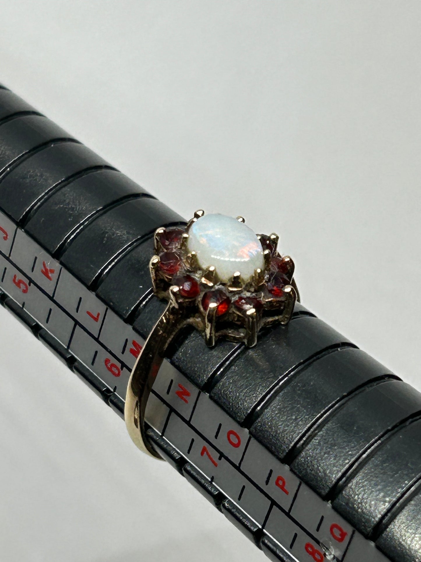 1970s 9ct Gold Opal and Garnet vintage ring. Size M 1/2