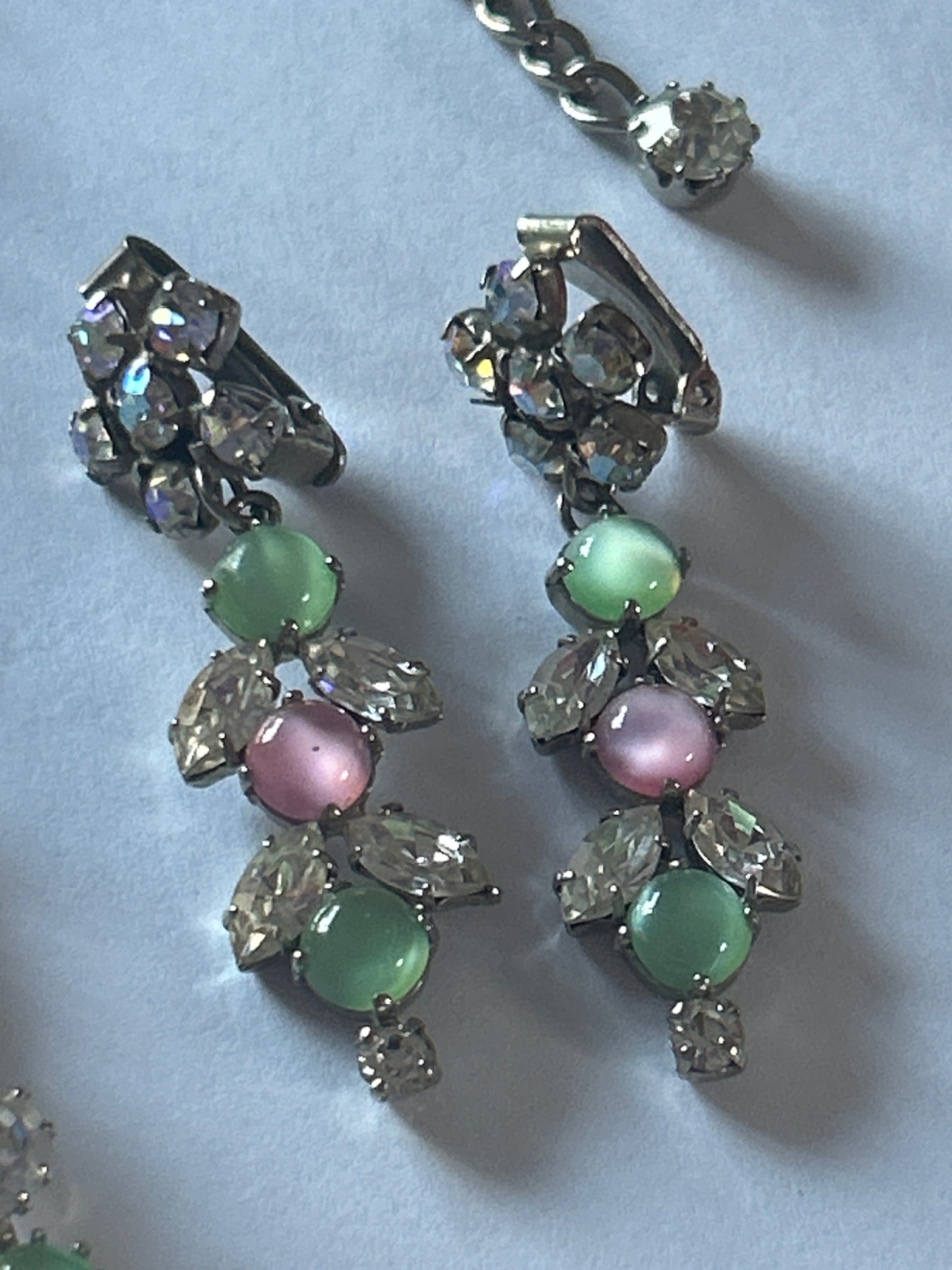 French multicoloured glass crystal vintage set. Necklace and earrings .