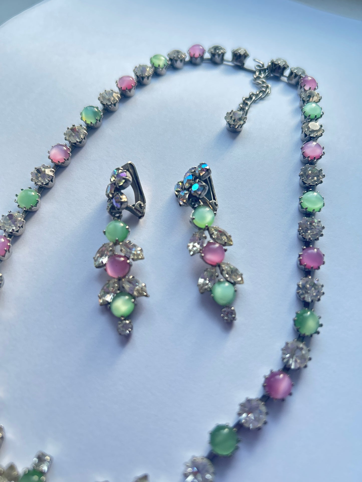 French multicoloured glass crystal vintage set. Necklace and earrings .