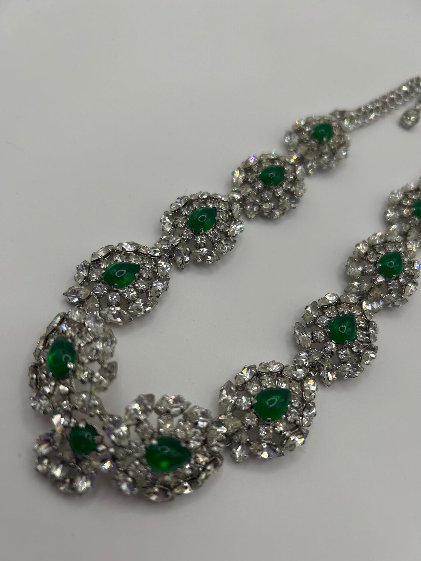 Vintage 1950s green & clear glass crystal necklace.