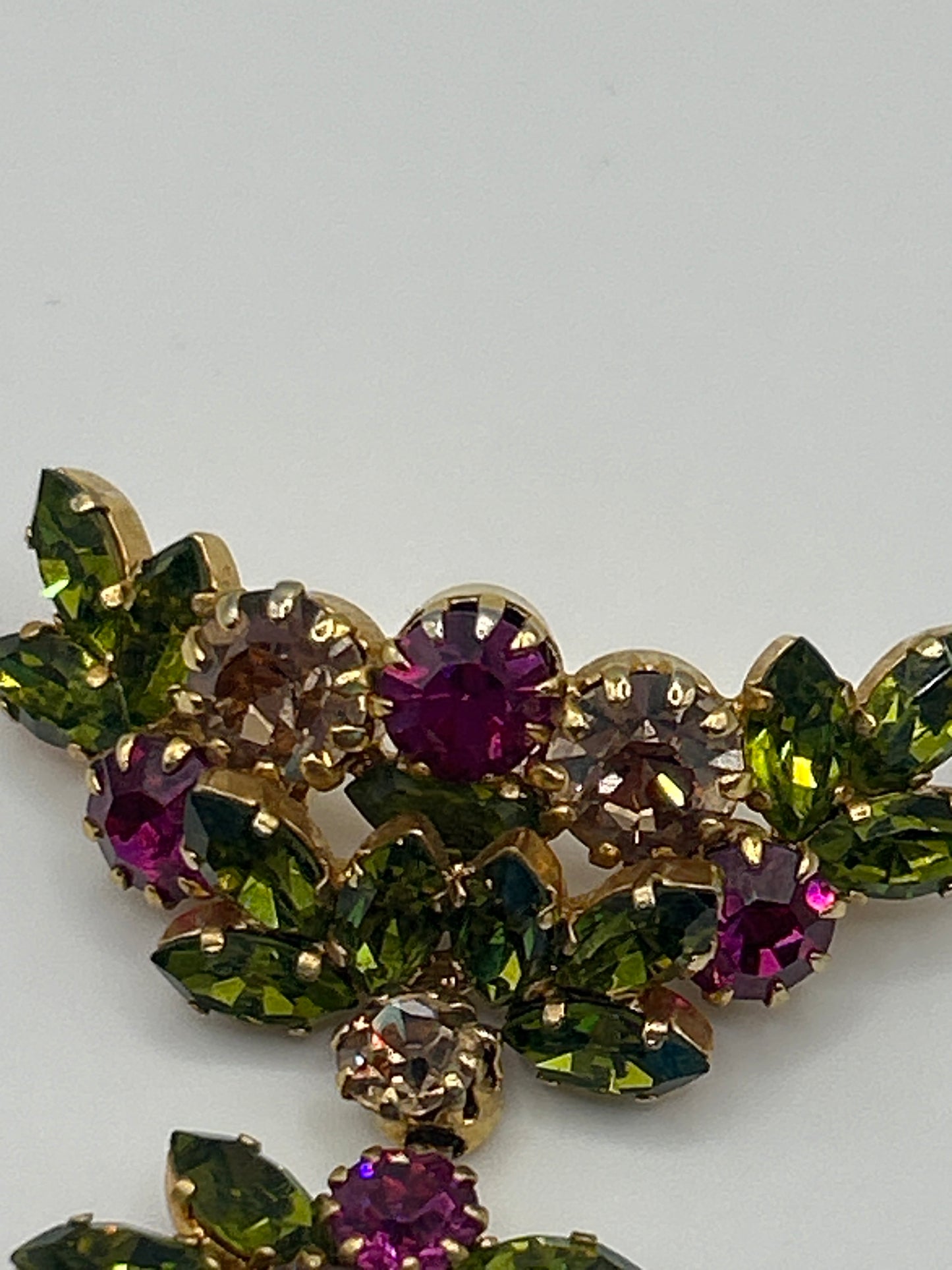 Beautiful vintage crystal brooch. Possibly Schoffel .