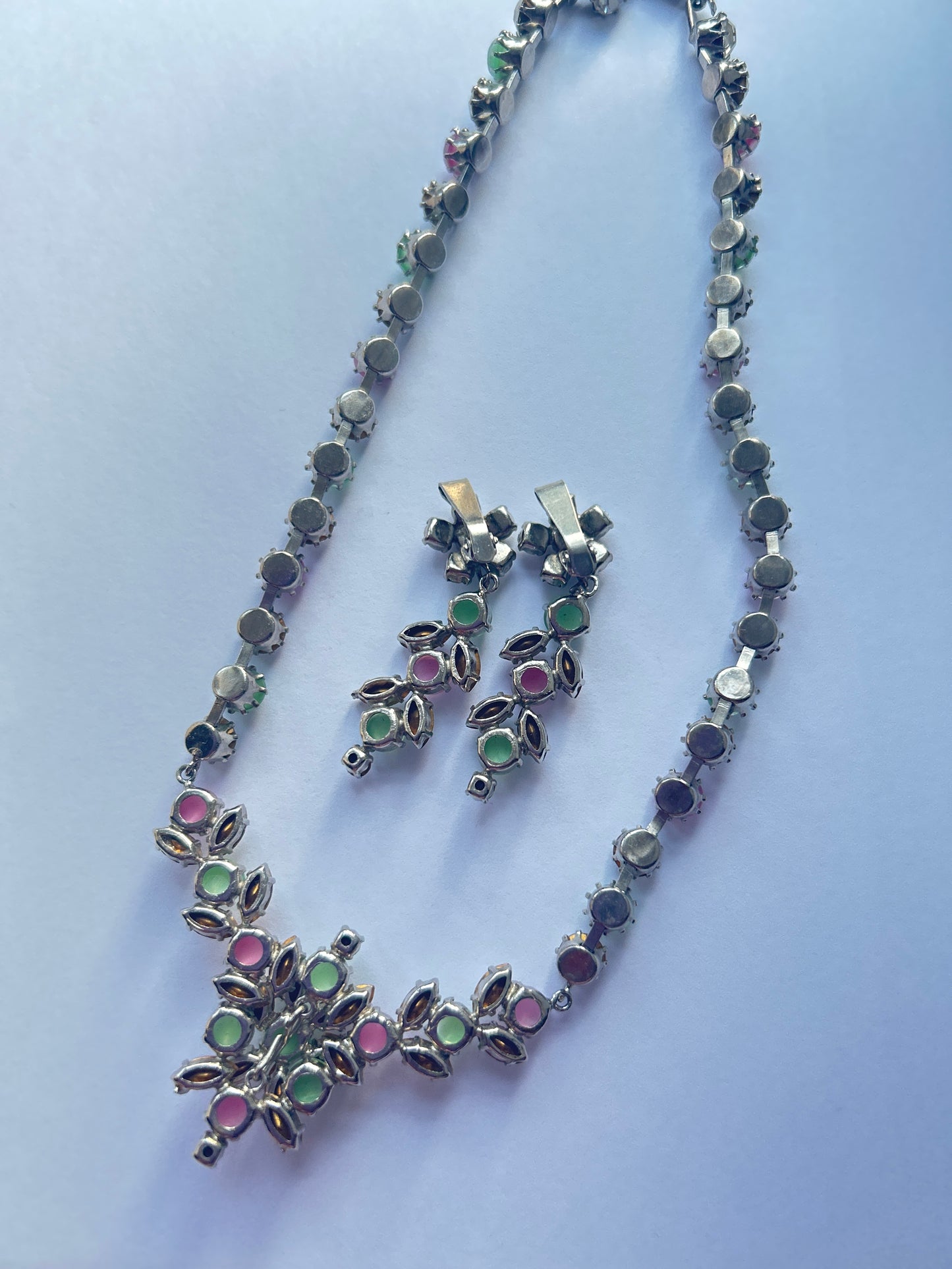 French multicoloured glass crystal vintage set. Necklace and earrings .