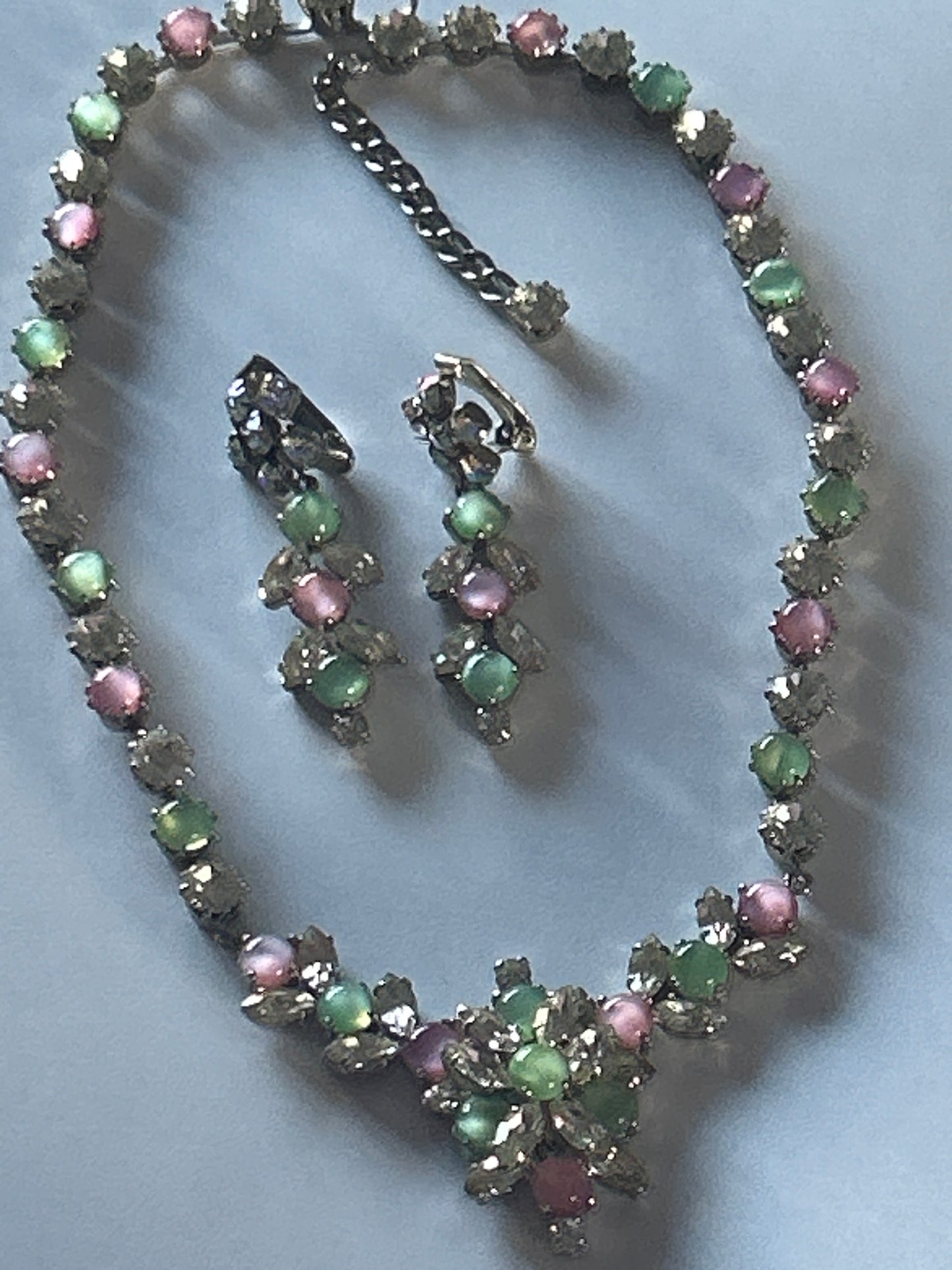 French multicoloured glass crystal vintage set. Necklace and earrings .