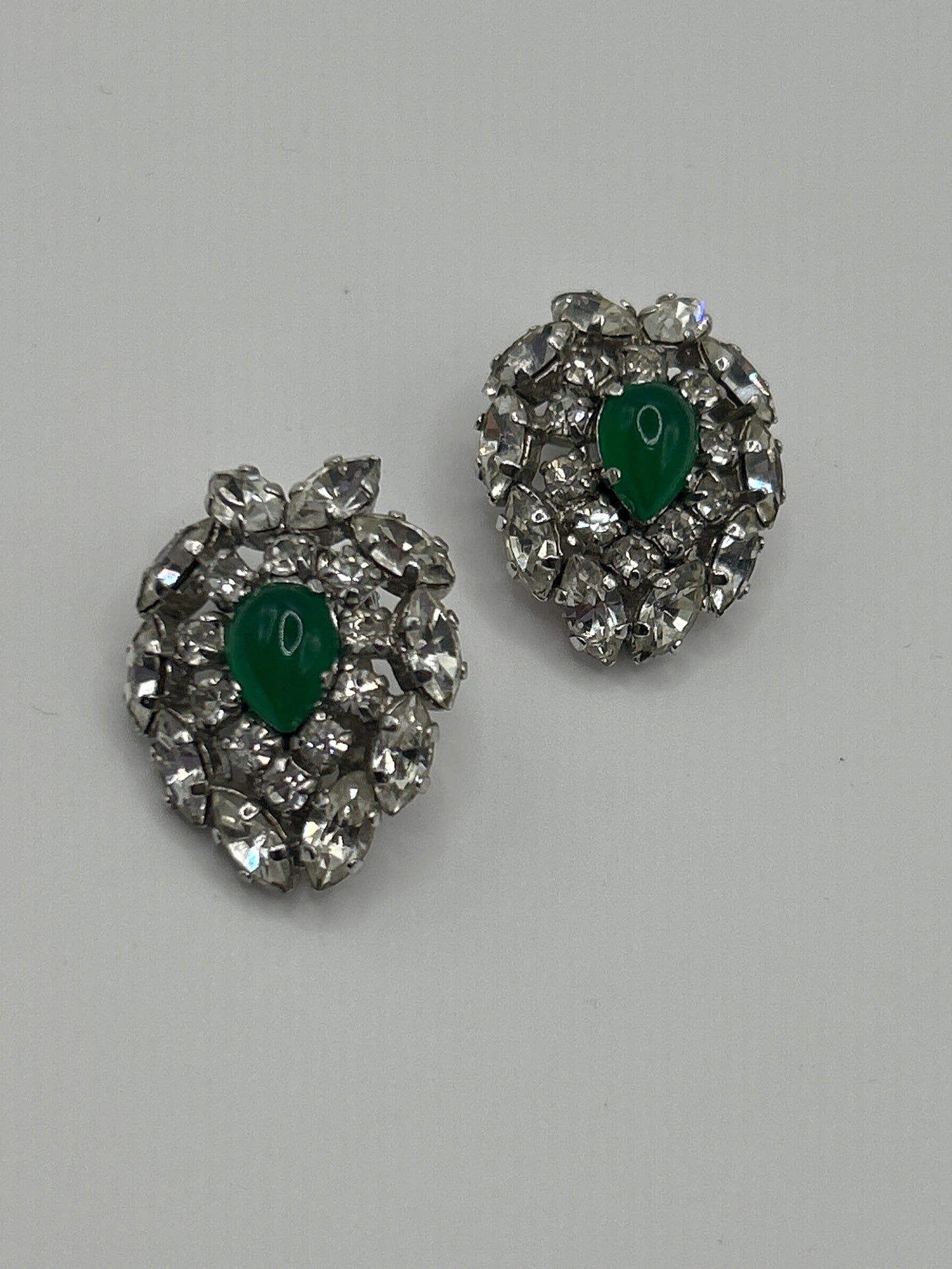 Vintage green glass Cabochons earrings 1950s clip on. Unsigned