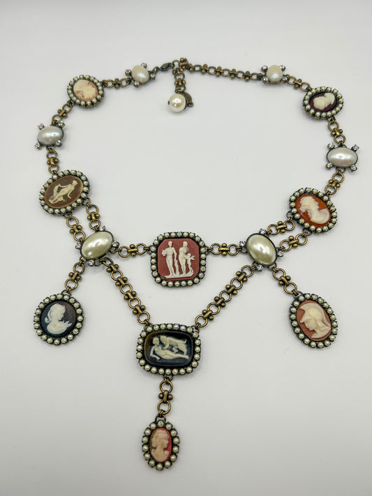 Vintage necklace signed Deluxe with Beautiful Cameos & oval faux pearls