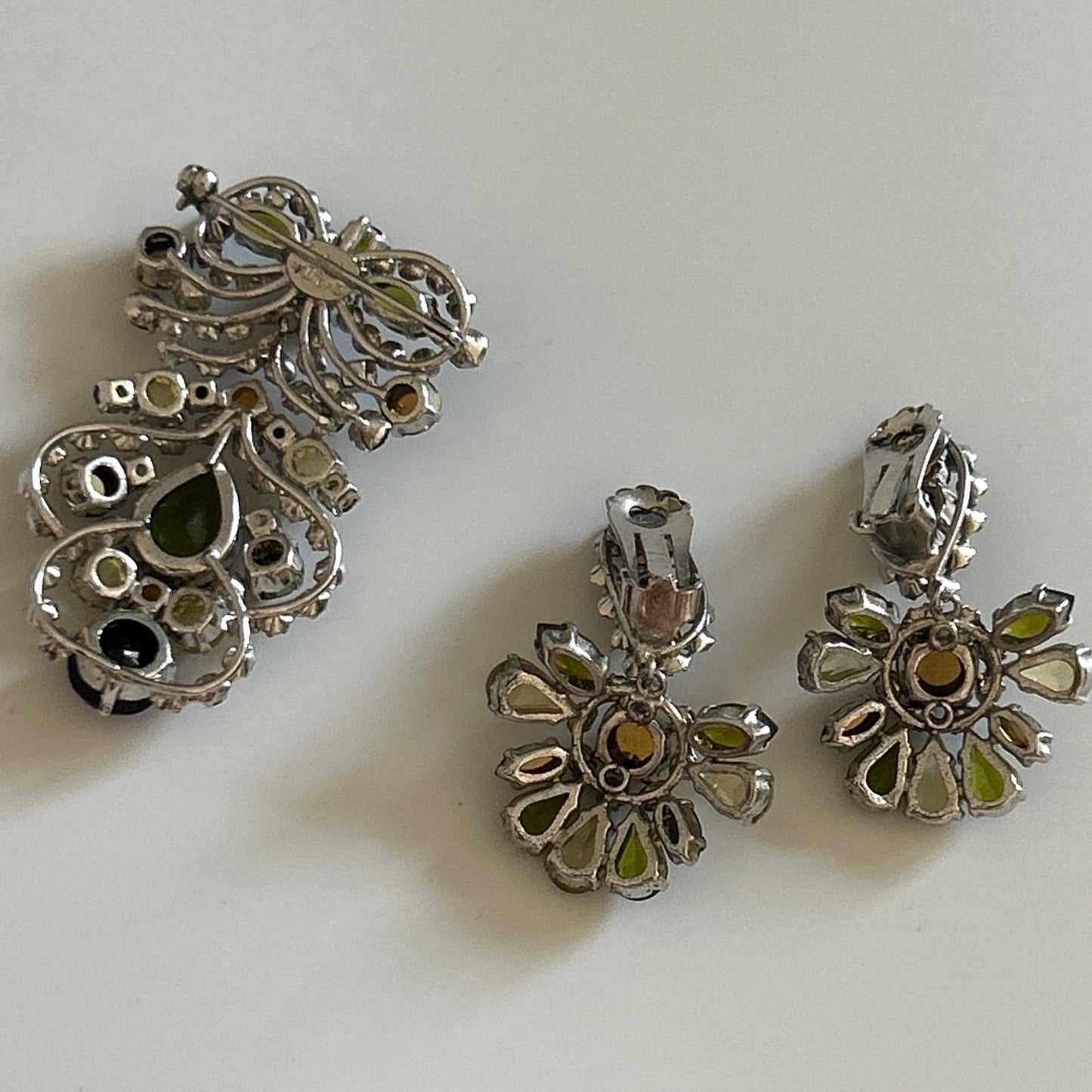 Christian Dior Crystal Vintage
Brooch And Clip On Earrings Signed And Dated 1959