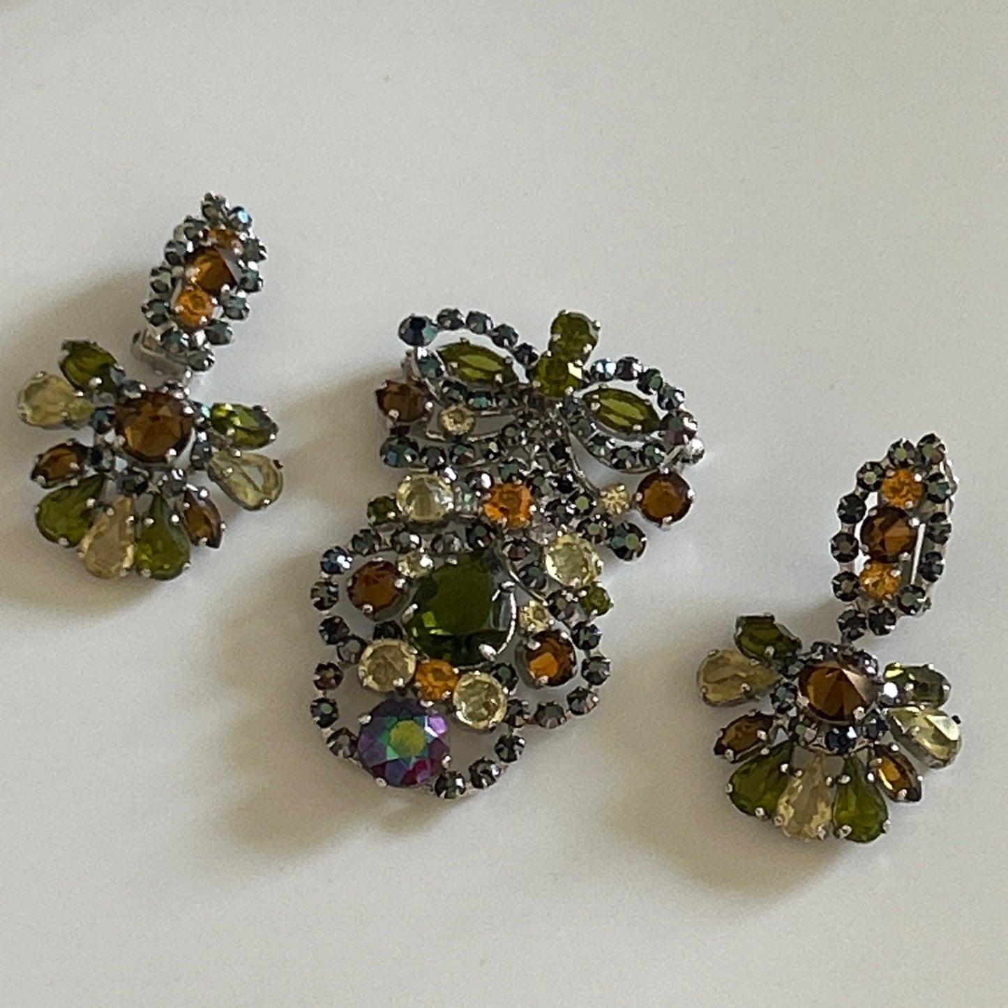 Christian Dior Crystal Vintage
Brooch And Clip On Earrings Signed And Dated 1959