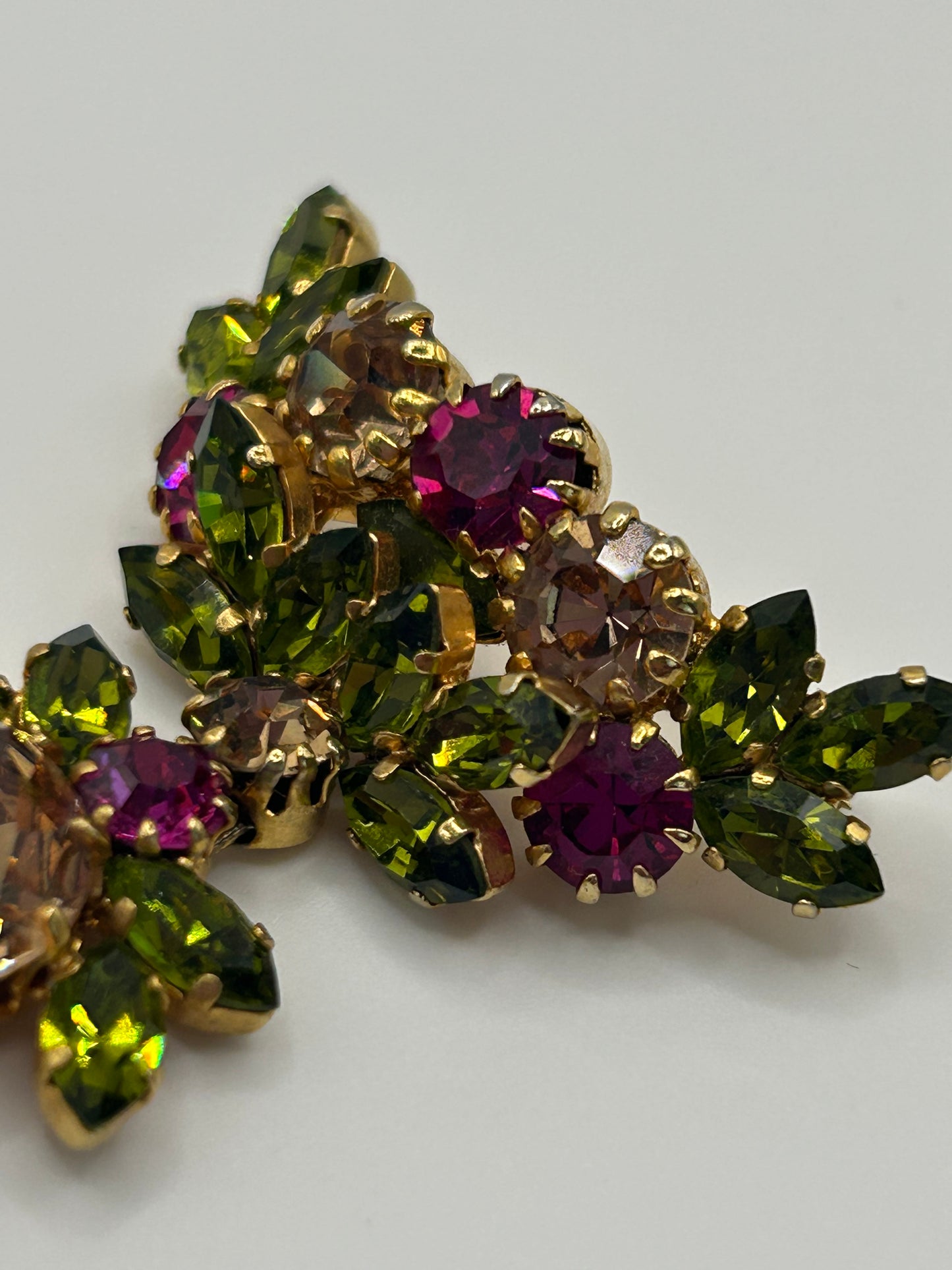 Beautiful vintage crystal brooch. Possibly Schoffel .