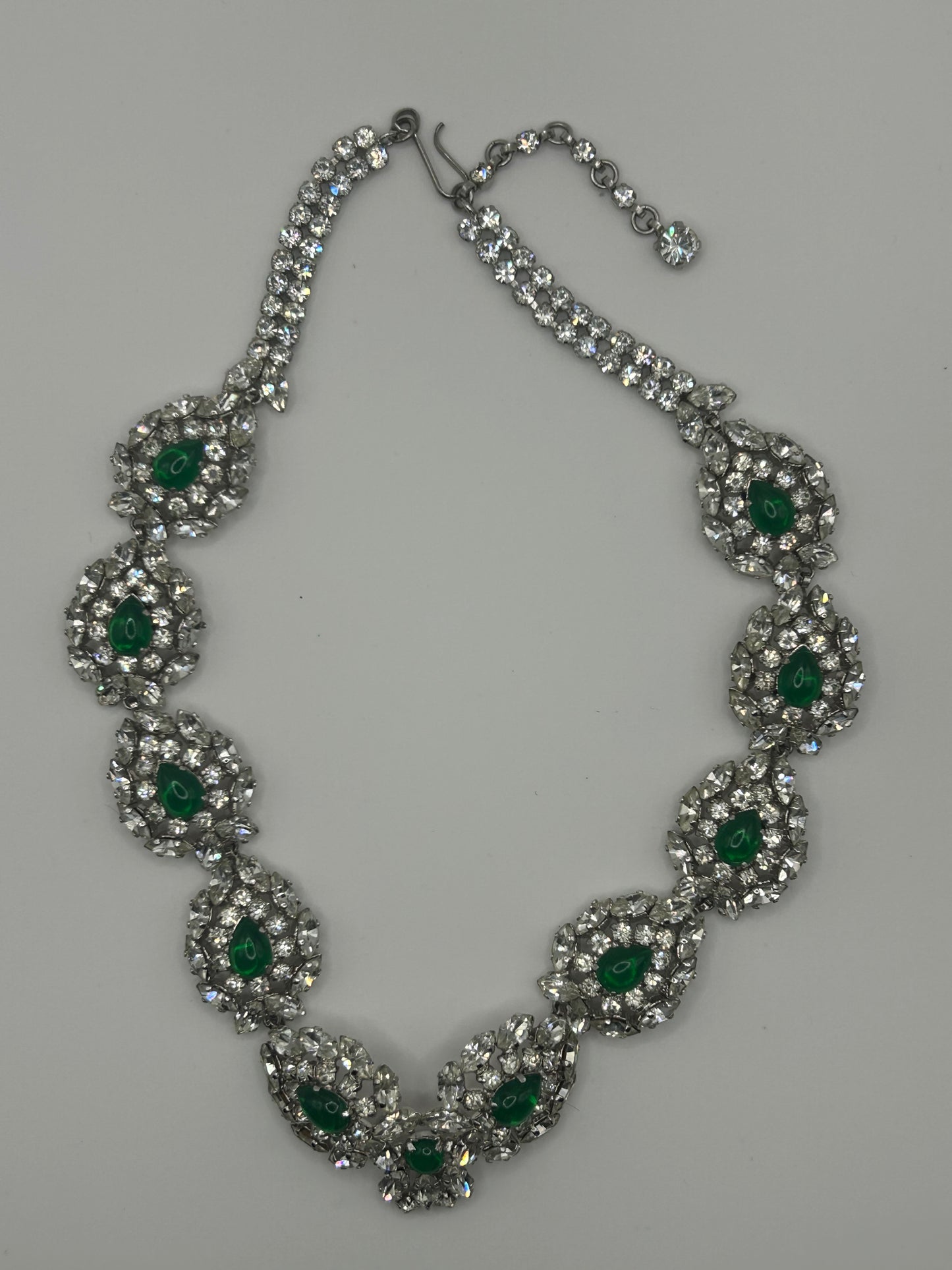 Vintage 1950s green & clear glass crystal necklace.