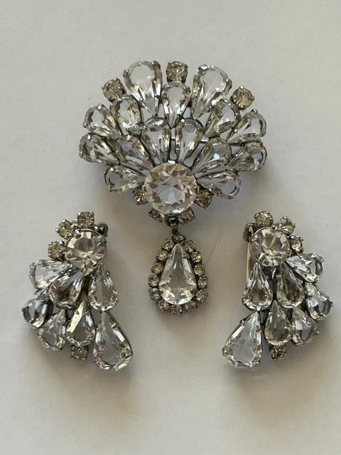 Vintage crystal set brooch and clip on earrings.